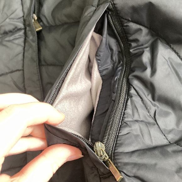 Land’s End puffer vest. Size M - Picture 3 of 5